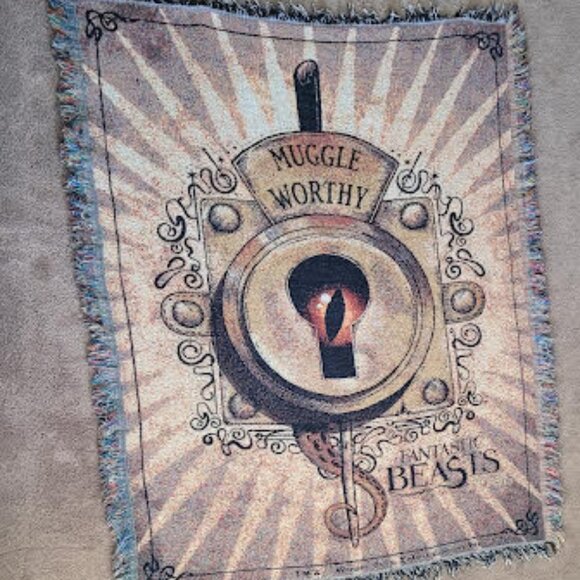Warner Bros. Other - Harry Potter and the Fantastic Beasts rare woven tapestry throw blanket